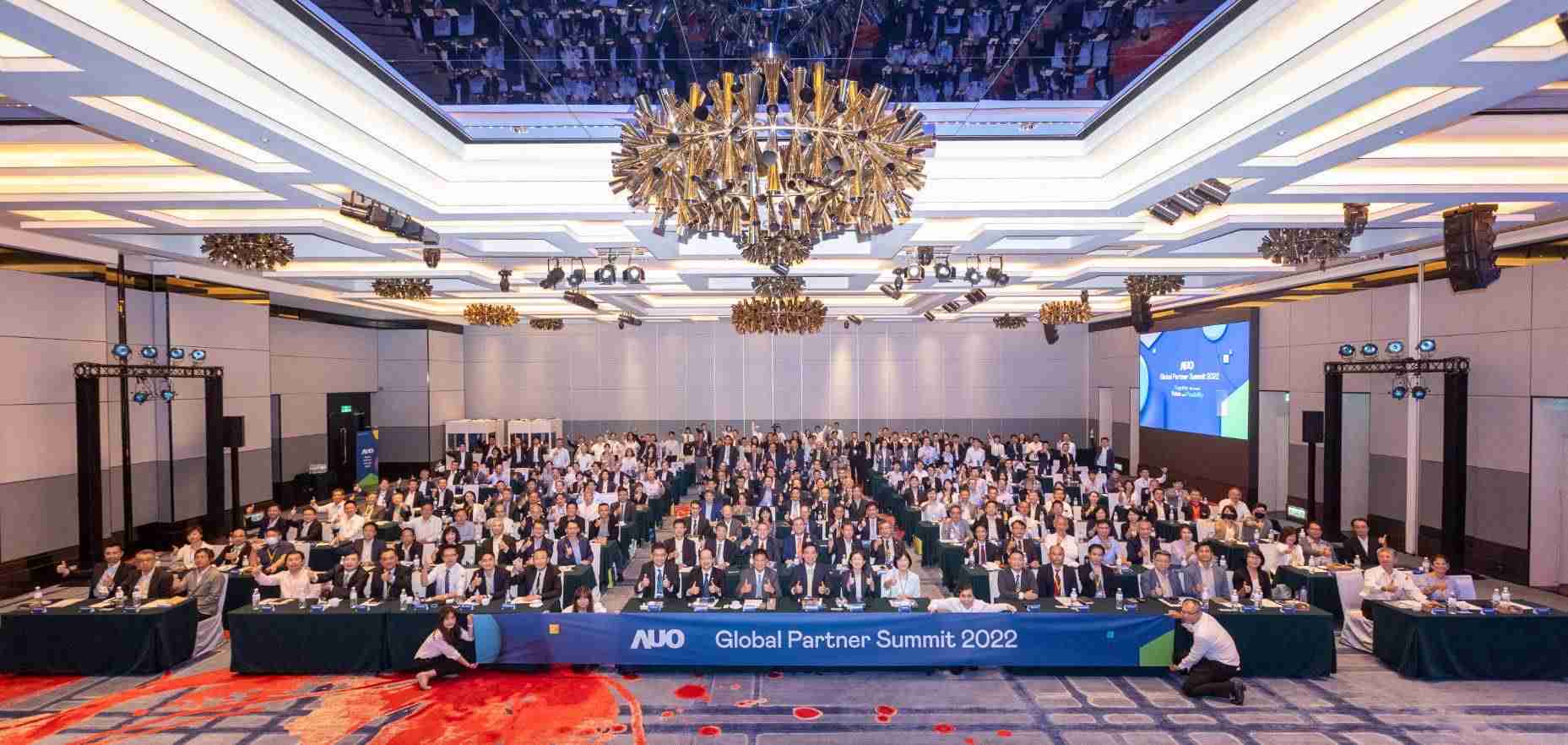 友達推動「安心、、、創新、、、用心、、、、同心、、盡心」五星職旅，，，為菲籍員工打造全方位照護，，，首度贏得「人權實踐與發展領袖獎」殊榮