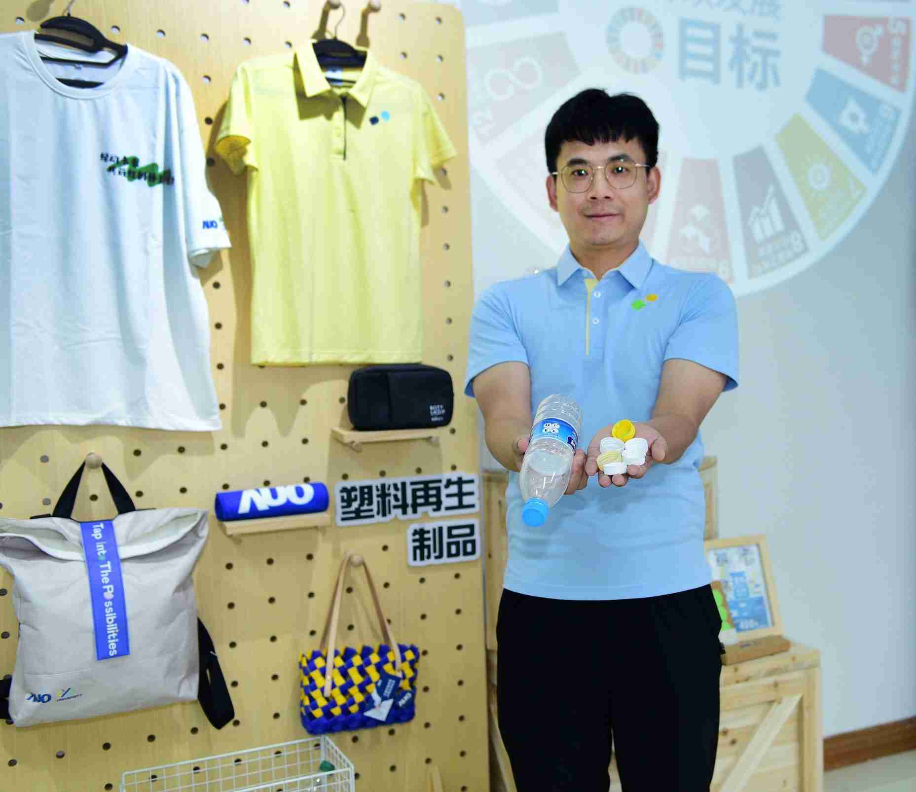 「2024智慧z6mg·人生就是博展」永续发展馆中，，展示z6mg·人生就是博厦门驱动永续发展之成果，，包含将厂内废弃物再制为实用物品，，，将永续发展理念深植于员工生活日常实践